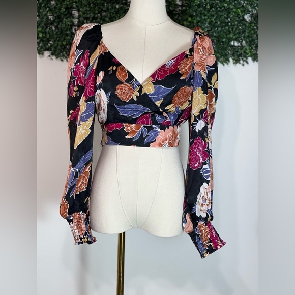 Band of the Free NWT Camille Berry Floral Crossover Tie Crop Top Bishop Sleeve - Picture 1 of 13